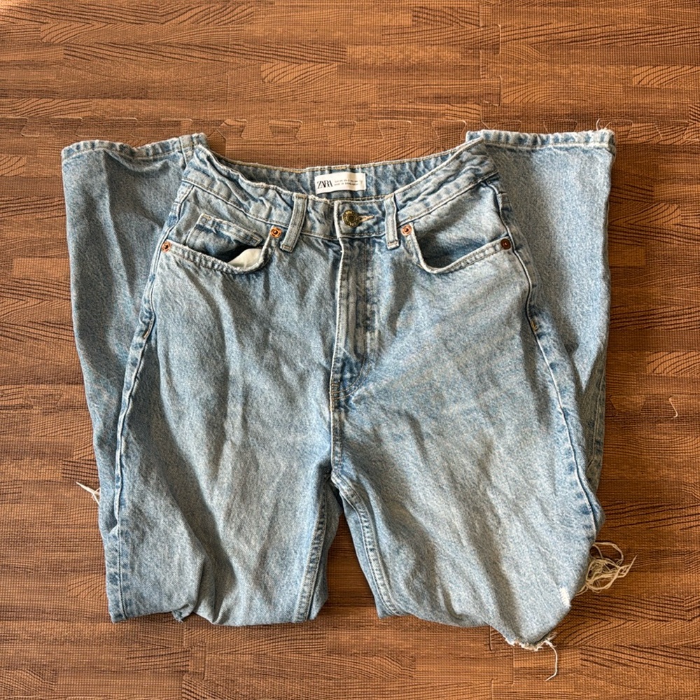 ZARA DISTRESSED STRAIGHT LEG JEANS SIZE US 2